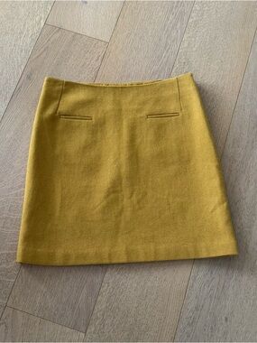 Dalia Collection Wool Blend Vintage Y2K
Mustard Yellow Mini Skirt size 2
